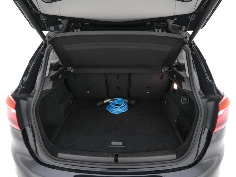 BMW 2 Serie Active Tourer 225xe iPerformance Saphir Edition {SOH-84%} Aut. *LEATHER | HEAD-UP | FULL-LED | HEATED-SPORTSEATS | CAMERA | NAVI-FULLMAP | PRIVACY-GLASS | ECC | PDC | 17''ALU*