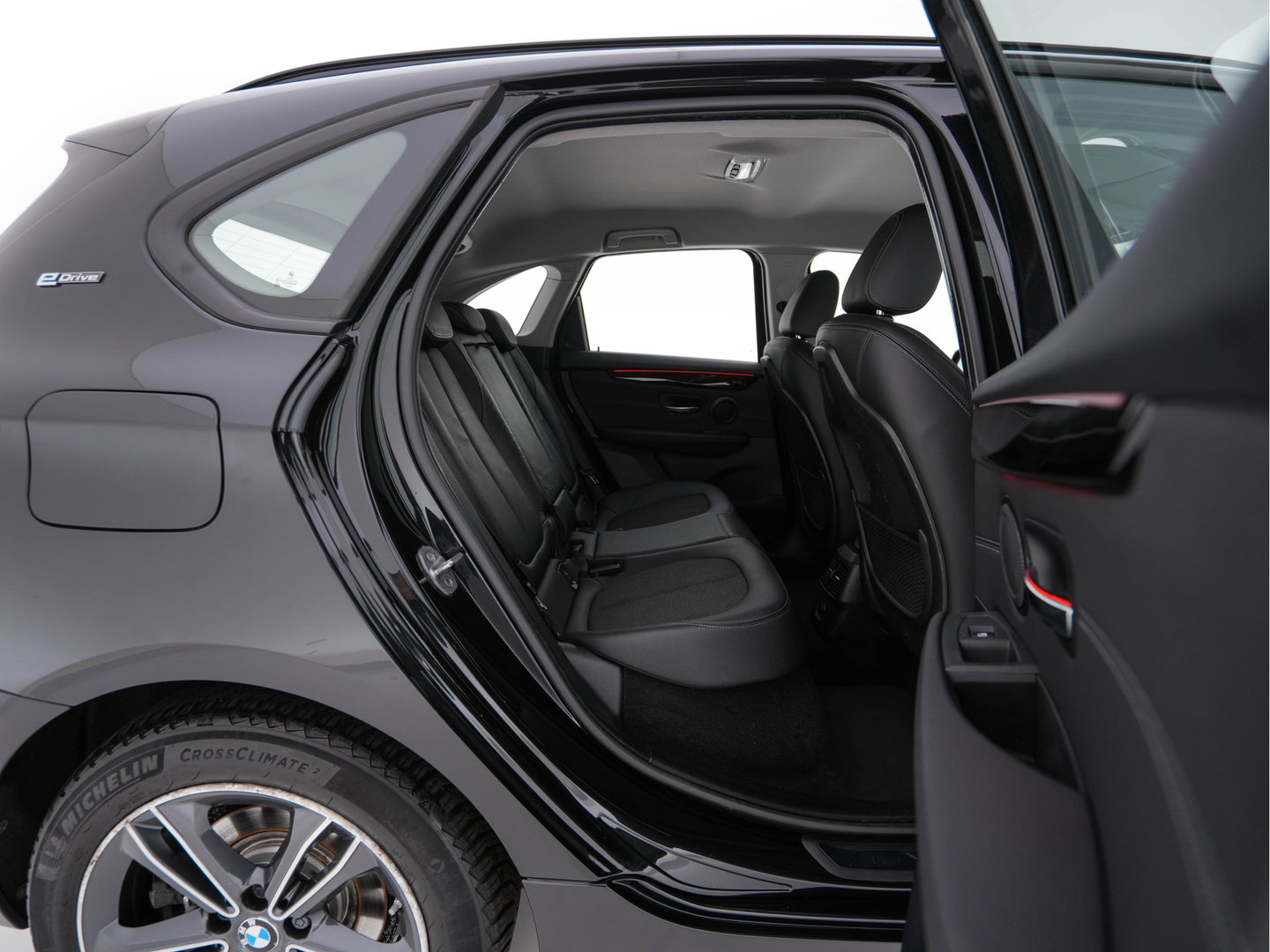 BMW 2 Serie Active Tourer 225xe iPerformance Saphir Edition {SOH-84%} Aut. *LEATHER | HEAD-UP | FULL-LED | HEATED-SPORTSEATS | CAMERA | NAVI-FULLMAP | PRIVACY-GLASS | ECC | PDC | 17''ALU*