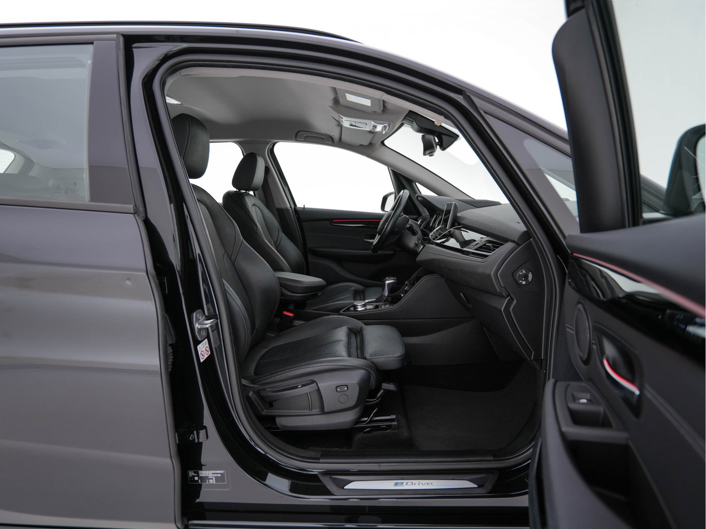 BMW 2 Serie Active Tourer 225xe iPerformance Saphir Edition {SOH-84%} Aut. *LEATHER | HEAD-UP | FULL-LED | HEATED-SPORTSEATS | CAMERA | NAVI-FULLMAP | PRIVACY-GLASS | ECC | PDC | 17''ALU*