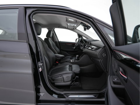 BMW 2 Serie Active Tourer 225xe iPerformance Saphir Edition {SOH-84%} Aut. *LEATHER | HEAD-UP | FULL-LED | HEATED-SPORTSEATS | CAMERA | NAVI-FULLMAP | PRIVACY-GLASS | ECC | PDC | 17''ALU*