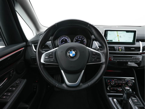 BMW 2 Serie Active Tourer 225xe iPerformance Saphir Edition {SOH-84%} Aut. *LEATHER | HEAD-UP | FULL-LED | HEATED-SPORTSEATS | CAMERA | NAVI-FULLMAP | PRIVACY-GLASS | ECC | PDC | 17''ALU*