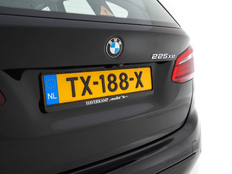 BMW 2 Serie Active Tourer 225xe iPerformance Saphir Edition {SOH-84%} Aut. *LEATHER | HEAD-UP | FULL-LED | HEATED-SPORTSEATS | CAMERA | NAVI-FULLMAP | PRIVACY-GLASS | ECC | PDC | 17''ALU*