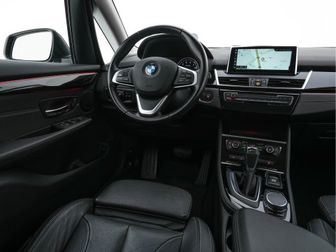 BMW 2 Serie Active Tourer 225xe iPerformance Saphir Edition {SOH-84%} Aut. *LEATHER | HEAD-UP | FULL-LED | HEATED-SPORTSEATS | CAMERA | NAVI-FULLMAP | PRIVACY-GLASS | ECC | PDC | 17''ALU*