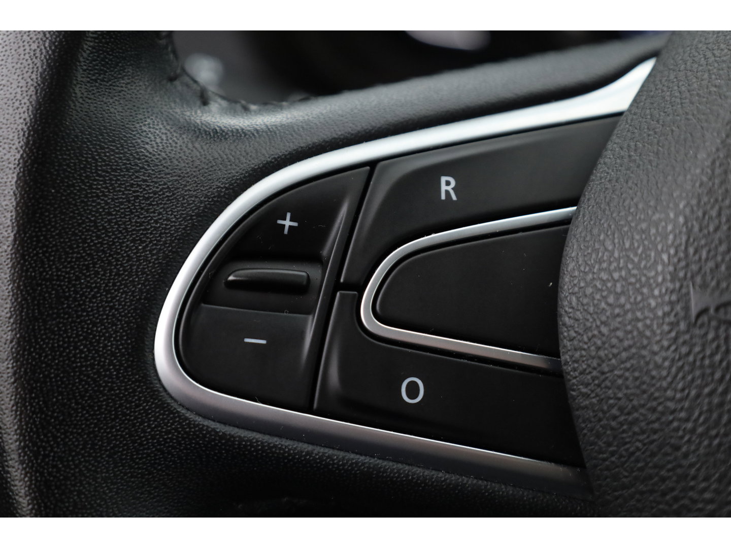Renault Kadjar 1.2 TCe Zen | Navi | Trekhaak | Keyless | Cruise | PDC V+A | 17'' | Bluetooth |