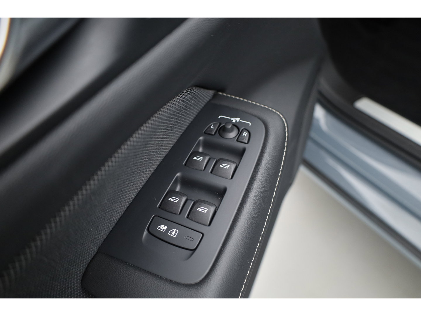 Volvo V60 2.0 T8 Plug-in hybrid AWD Polestar Engineered | SOH 99% | Öhlins | Elek. Trekhaak | Pano | Harman Kardon | HUD | Stoel-Stuurverw. |