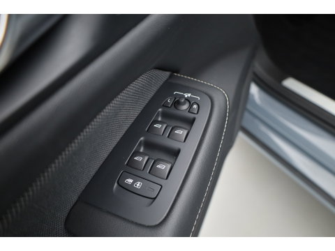 Volvo V60 2.0 T8 Plug-in hybrid AWD Polestar Engineered | SOH 99% | Öhlins | Elek. Trekhaak | Pano | Harman Kardon | HUD | Stoel-Stuurverw. |