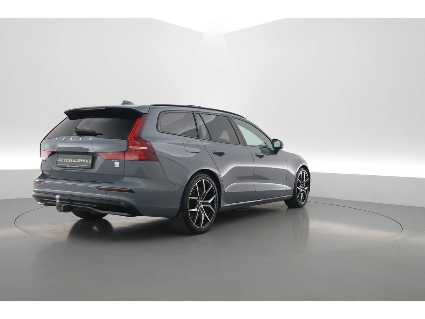 Volvo V60 2.0 T8 Plug-in hybrid AWD Polestar Engineered | SOH 99% | Öhlins | Elek. Trekhaak | Pano | Harman Kardon | HUD | Stoel-Stuurverw. |