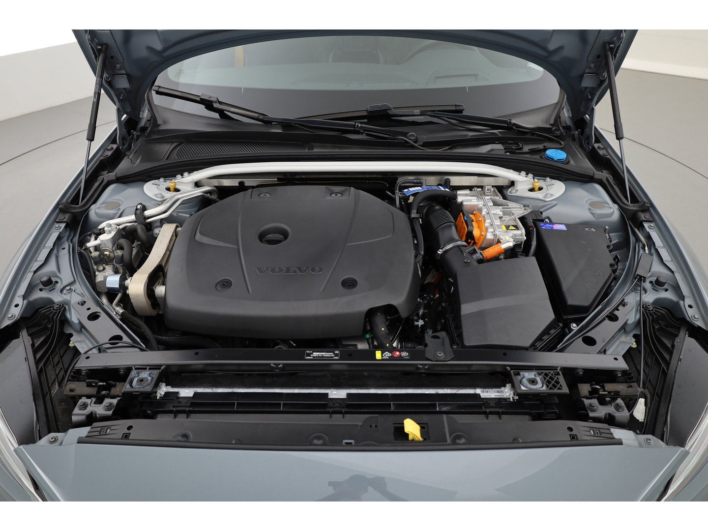 Volvo V60 2.0 T8 Plug-in hybrid AWD Polestar Engineered | SOH 99% | Öhlins | Elek. Trekhaak | Pano | Harman Kardon | HUD | Stoel-Stuurverw. |