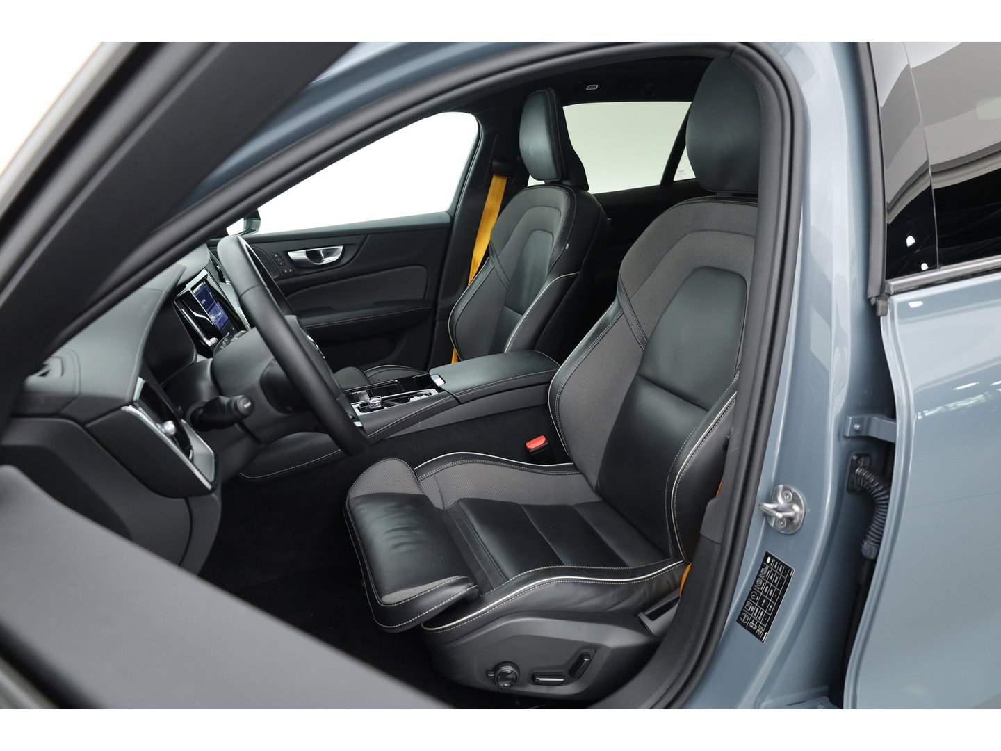 Volvo V60 2.0 T8 Plug-in hybrid AWD Polestar Engineered | SOH 99% | Öhlins | Elek. Trekhaak | Pano | Harman Kardon | HUD | Stoel-Stuurverw. |