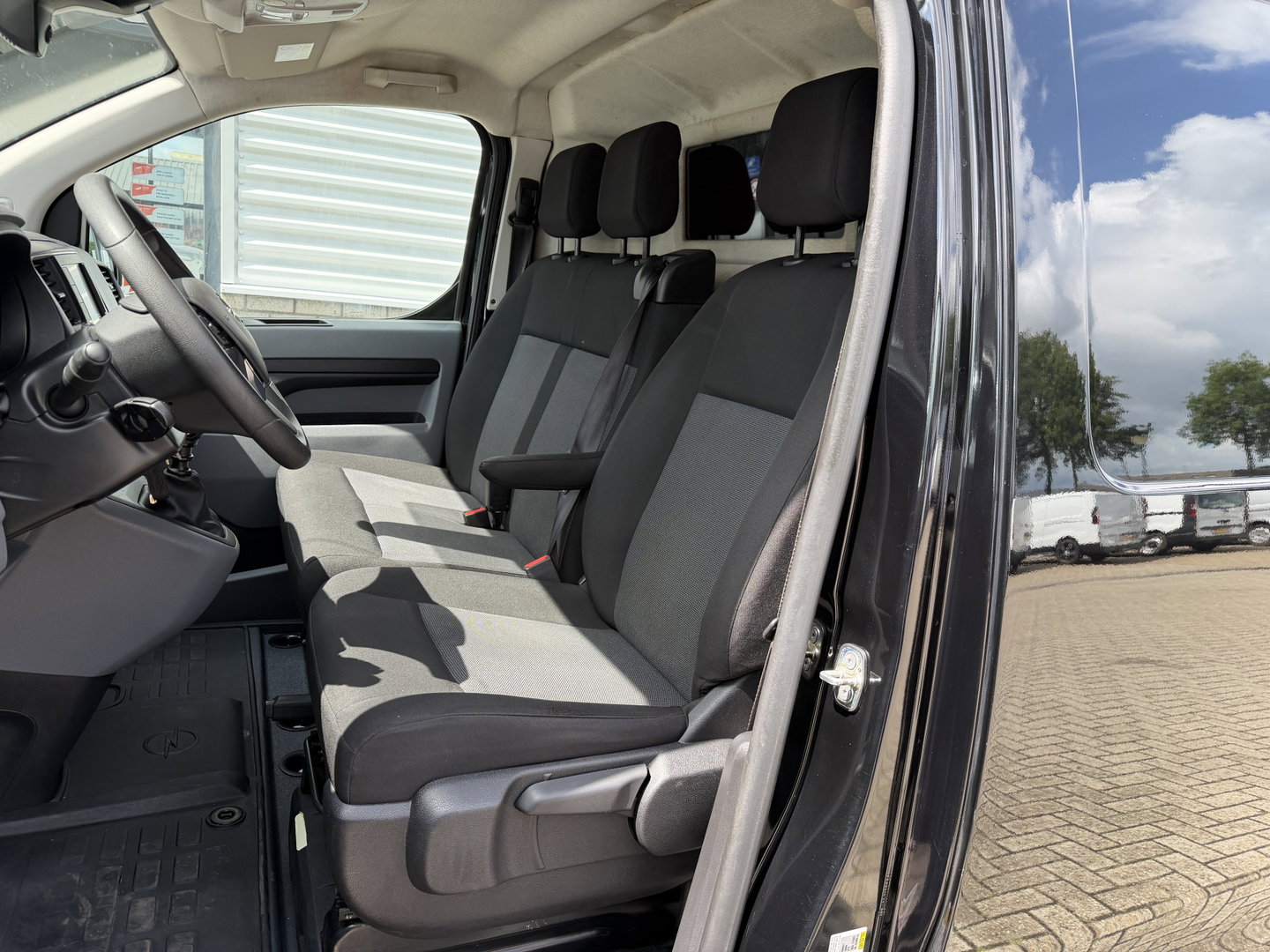 Opel Vivaro 2.0 CDTI 145pk L3H1 Edition / vaste prijs rijklaar € 15.950 ex / lease vanaf € / euro 6 / bpm vrij / imperial / trekhaak / airco / cruise / navi / camera