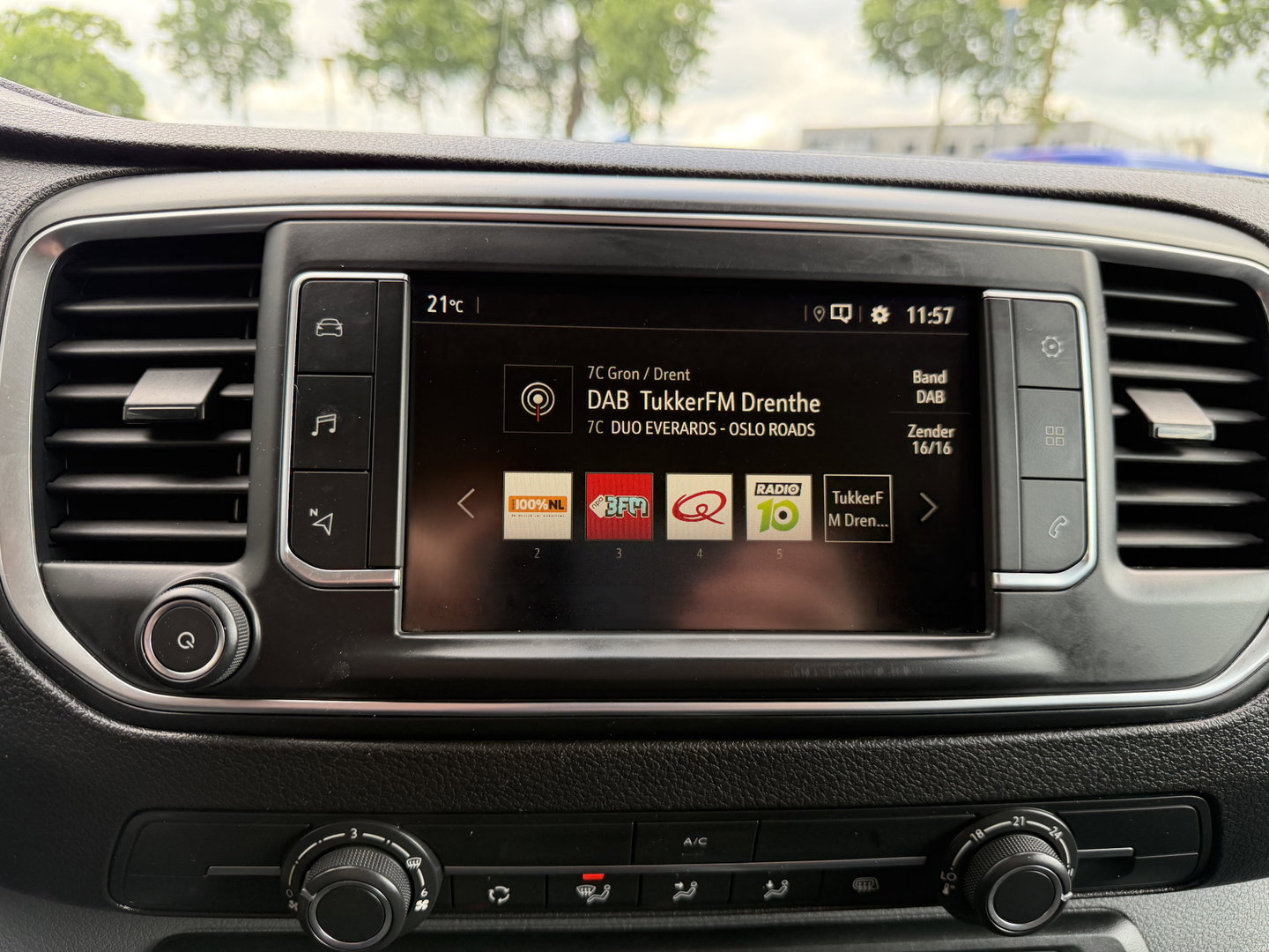 Opel Vivaro 2.0 CDTI 145pk L3H1 Edition / vaste prijs rijklaar € 15.950 ex / lease vanaf € / euro 6 / bpm vrij / imperial / trekhaak / airco / cruise / navi / camera