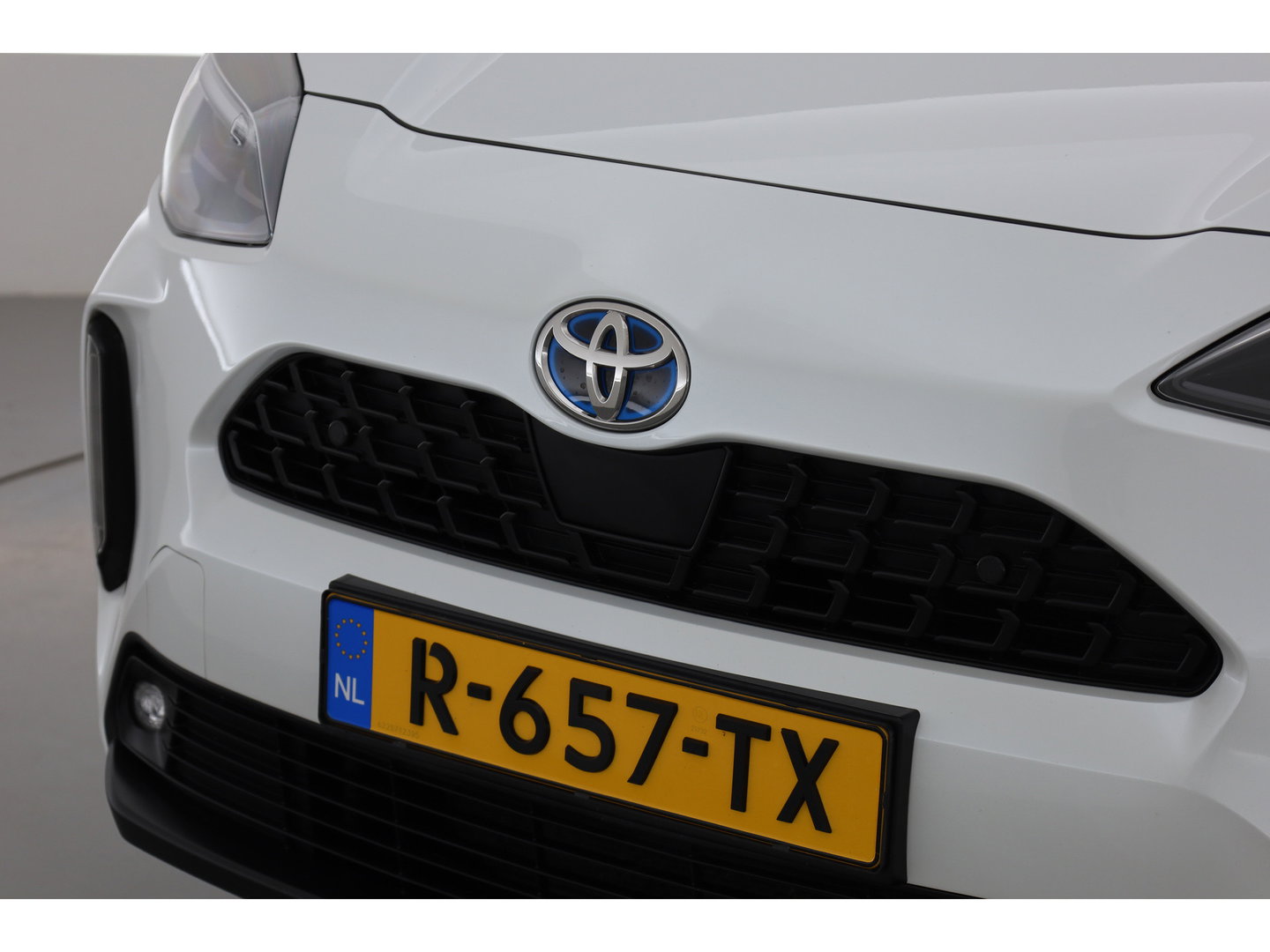 Toyota Yaris Cross 1.5 Hybrid Dynamic | Stoel- Stuurverw. | Dodehoekdet. | Camera | Adapt. Cruise | Keyless | 17'' | All Seasons