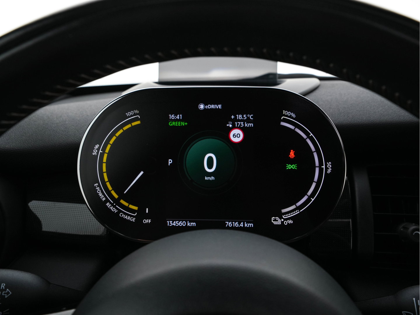 MINI Electric Yours 33 kWh [ 3-Fase-11kW ] {SoH-97%} (INCL-BTW) Aut. *HEATPUMP | PANO | LEATHER | DIGI-COCKPIT | HEAD-UP | FULL-LED | NAVI-FULLMAP | HEATED-SPORTSEATS | DAB | CRUISE | HARMAN/KARDON | CAMERA | KEYLESS | AMBIENTLIGHT | 17"ALU*