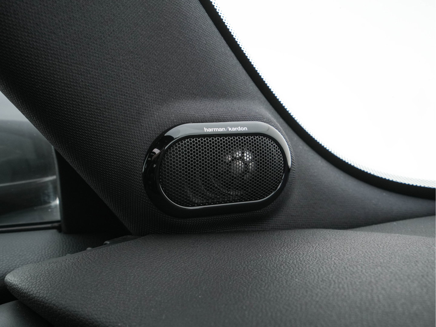 MINI Electric Yours 33 kWh [ 3-Fase-11kW ] {SoH-97%} (INCL-BTW) Aut. *HEATPUMP | PANO | LEATHER | DIGI-COCKPIT | HEAD-UP | FULL-LED | NAVI-FULLMAP | HEATED-SPORTSEATS | DAB | CRUISE | HARMAN/KARDON | CAMERA | KEYLESS | AMBIENTLIGHT | 17"ALU*