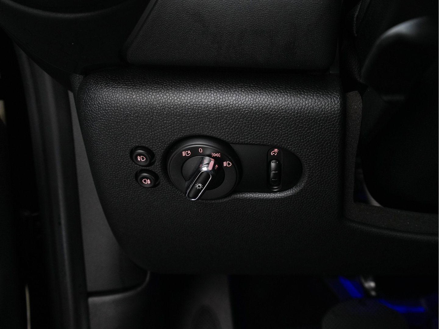 MINI Electric Yours 33 kWh [ 3-Fase-11kW ] {SoH-97%} (INCL-BTW) Aut. *HEATPUMP | PANO | LEATHER | DIGI-COCKPIT | HEAD-UP | FULL-LED | NAVI-FULLMAP | HEATED-SPORTSEATS | DAB | CRUISE | HARMAN/KARDON | CAMERA | KEYLESS | AMBIENTLIGHT | 17"ALU*
