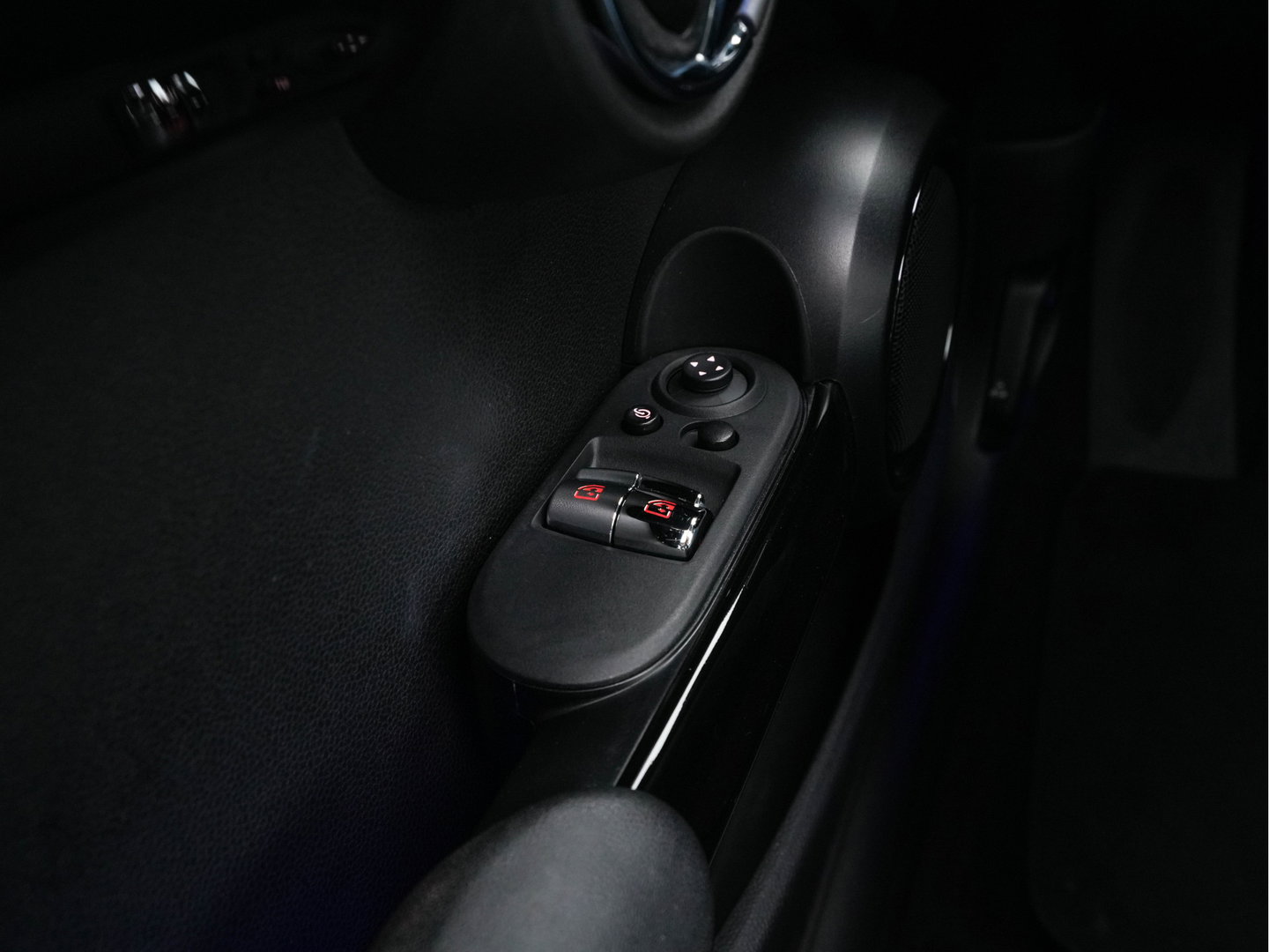 MINI Electric Yours 33 kWh [ 3-Fase-11kW ] {SoH-97%} (INCL-BTW) Aut. *HEATPUMP | PANO | LEATHER | DIGI-COCKPIT | HEAD-UP | FULL-LED | NAVI-FULLMAP | HEATED-SPORTSEATS | DAB | CRUISE | HARMAN/KARDON | CAMERA | KEYLESS | AMBIENTLIGHT | 17"ALU*