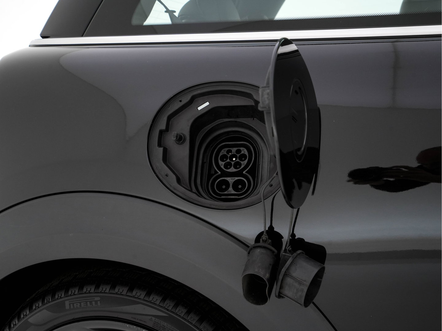MINI Electric Yours 33 kWh [ 3-Fase-11kW ] {SoH-97%} (INCL-BTW) Aut. *HEATPUMP | PANO | LEATHER | DIGI-COCKPIT | HEAD-UP | FULL-LED | NAVI-FULLMAP | HEATED-SPORTSEATS | DAB | CRUISE | HARMAN/KARDON | CAMERA | KEYLESS | AMBIENTLIGHT | 17"ALU*