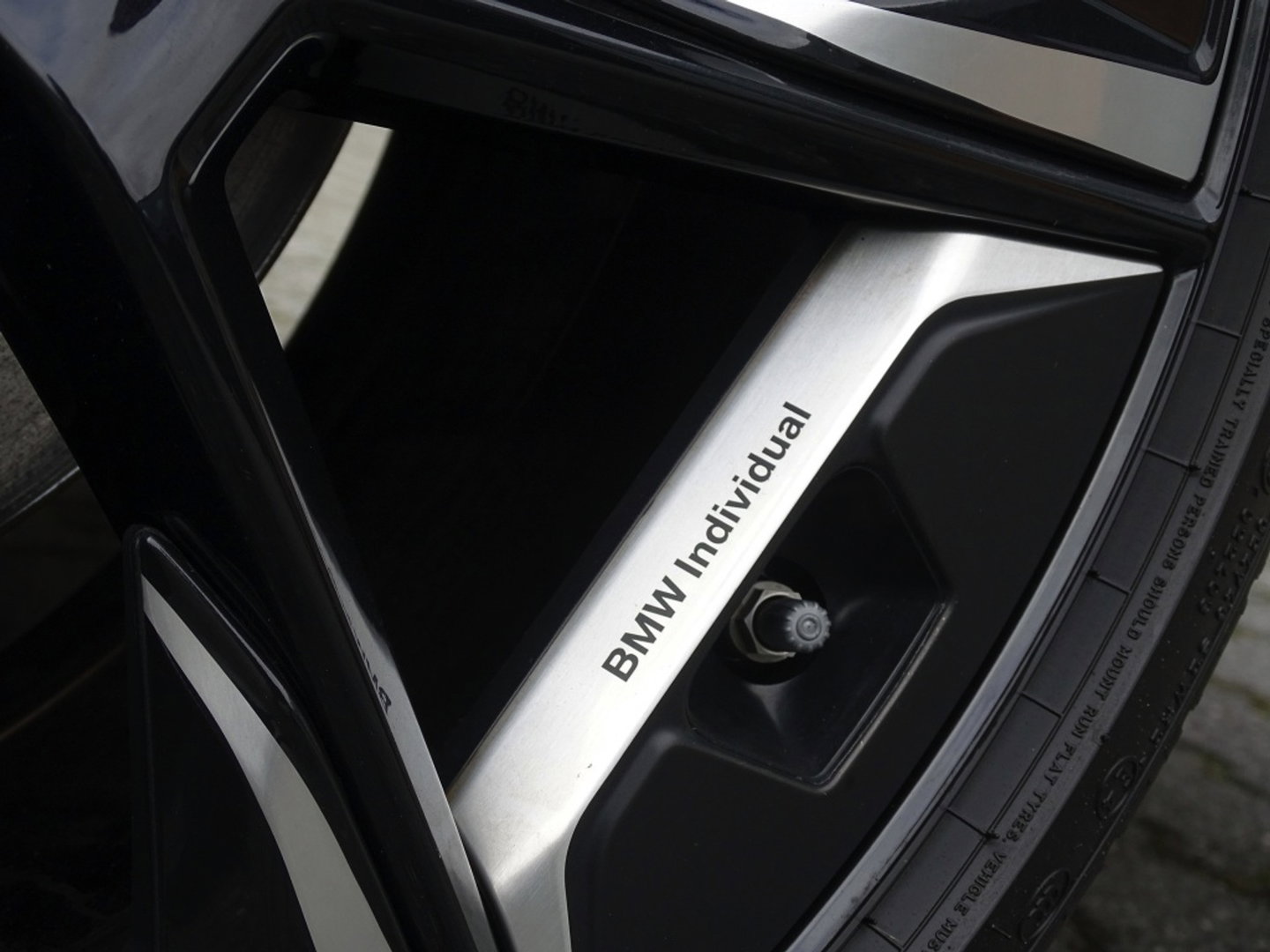 BMW 5 Serie 530e 292PK M-Sport / M- Individual / alcantara / 360° / Laser