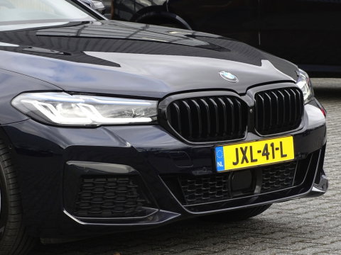 BMW 5 Serie 530e 292PK M-Sport / M- Individual / alcantara / 360° / Laser