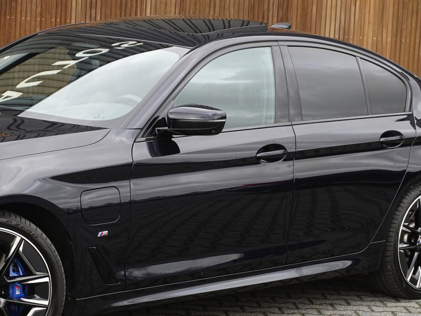 BMW 5 Serie 530e 292PK M-Sport / M- Individual / alcantara / 360° / Laser