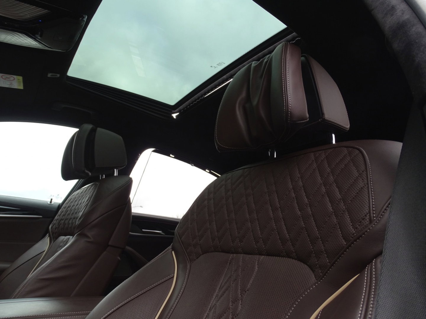 BMW 5 Serie 530e 292PK M-Sport / M- Individual / alcantara / 360° / Laser