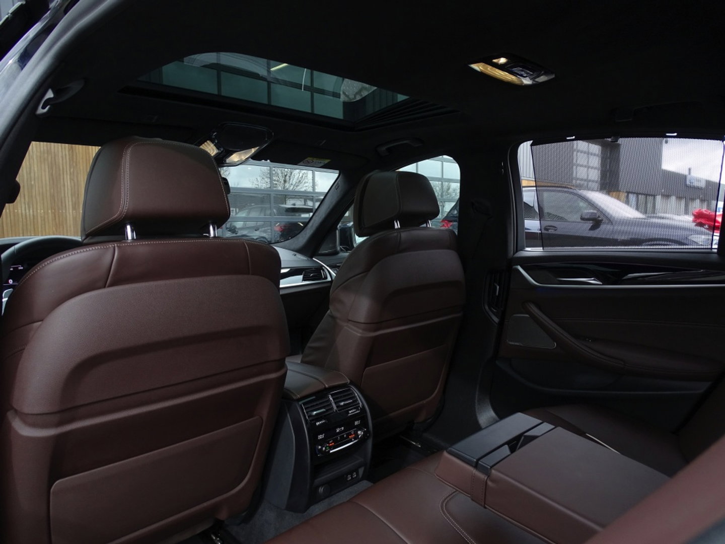 BMW 5 Serie 530e 292PK M-Sport / M- Individual / alcantara / 360° / Laser