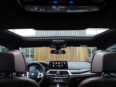 BMW 5 Serie 530e 292PK M-Sport / M- Individual / alcantara / 360° / Laser