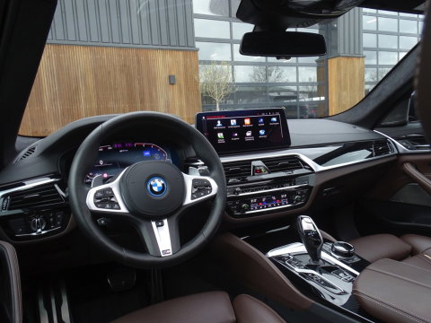 BMW 5 Serie 530e 292PK M-Sport / M- Individual / alcantara / 360° / Laser