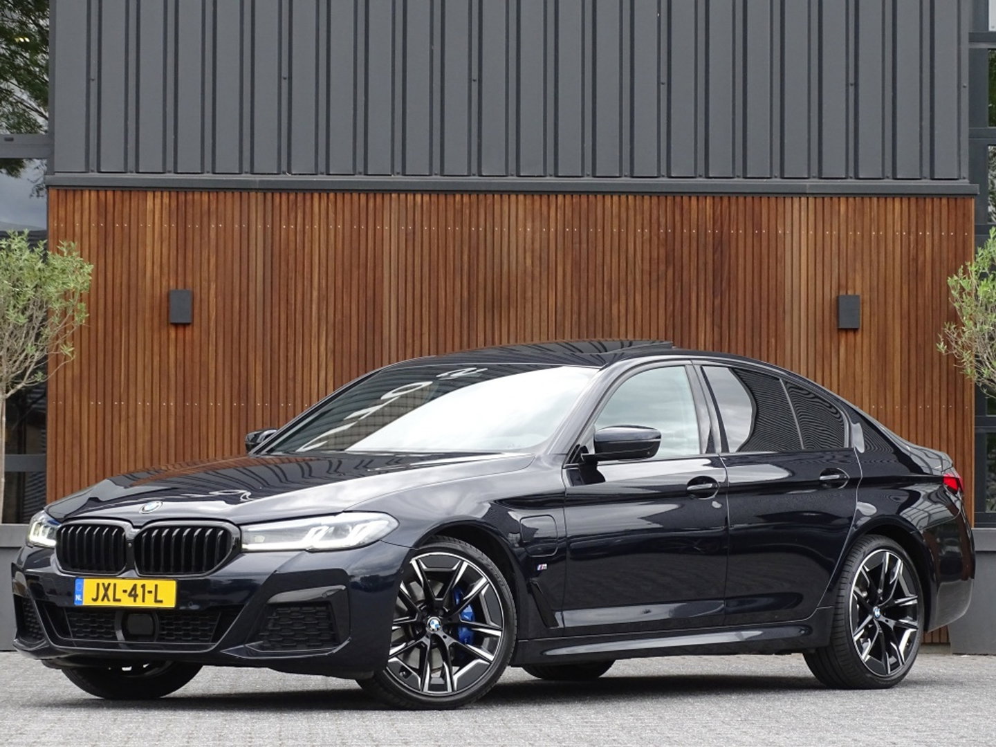 BMW 5 Serie 530e 292PK M-Sport / M- Individual / alcantara / 360° / Laser