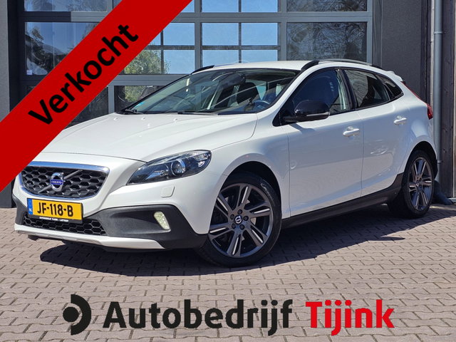 Volvo V40 - Cross Country 2.0 T3 Momentum | Xenon | Trekhaak | Stoelverwarming | Navi | PDC | Cruise | LMV 18" |