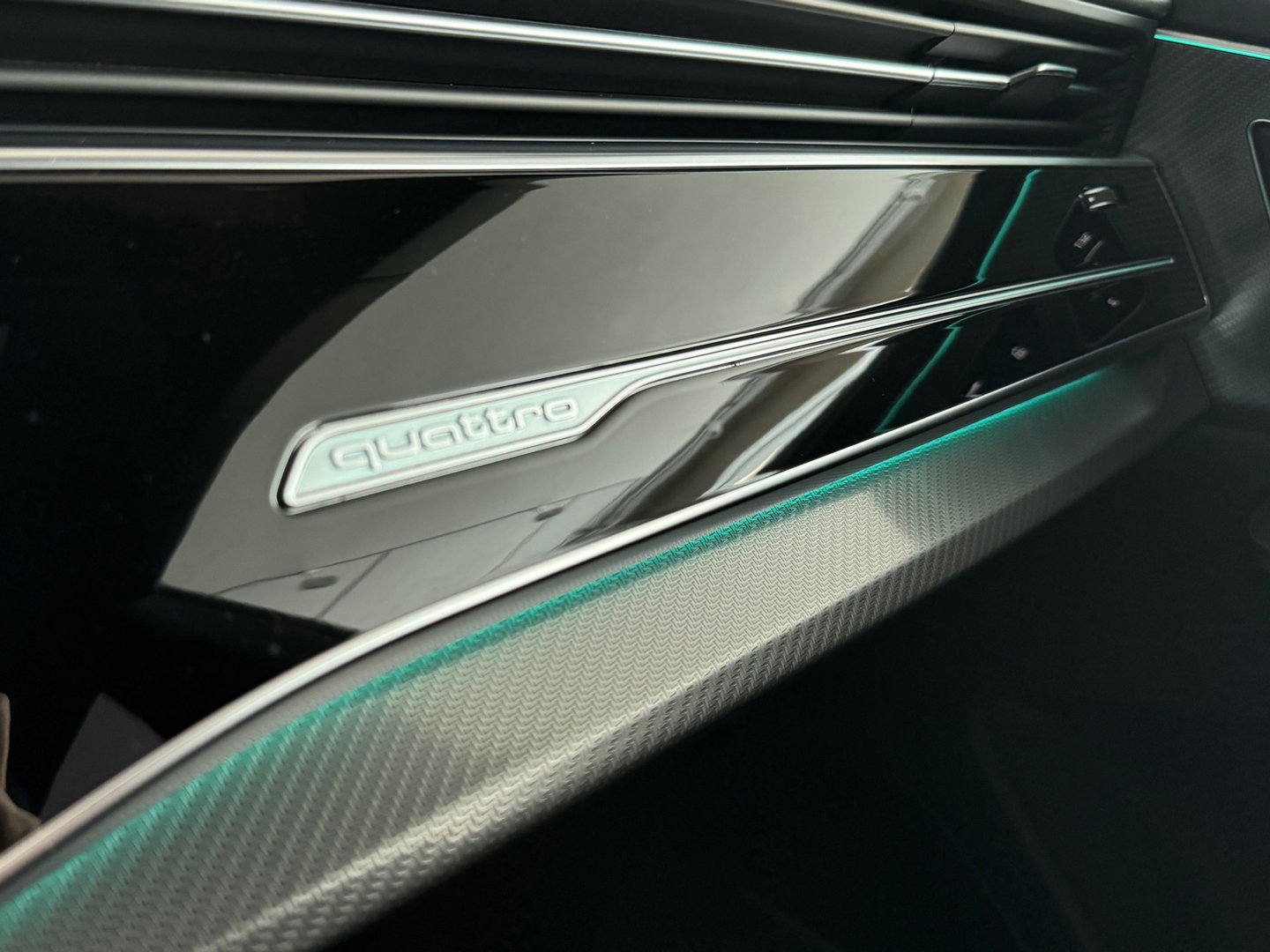 Audi RSQ8 4.0 TFSI quattro Pano|Ceramic|HuD|B&O|Trekh|Massage