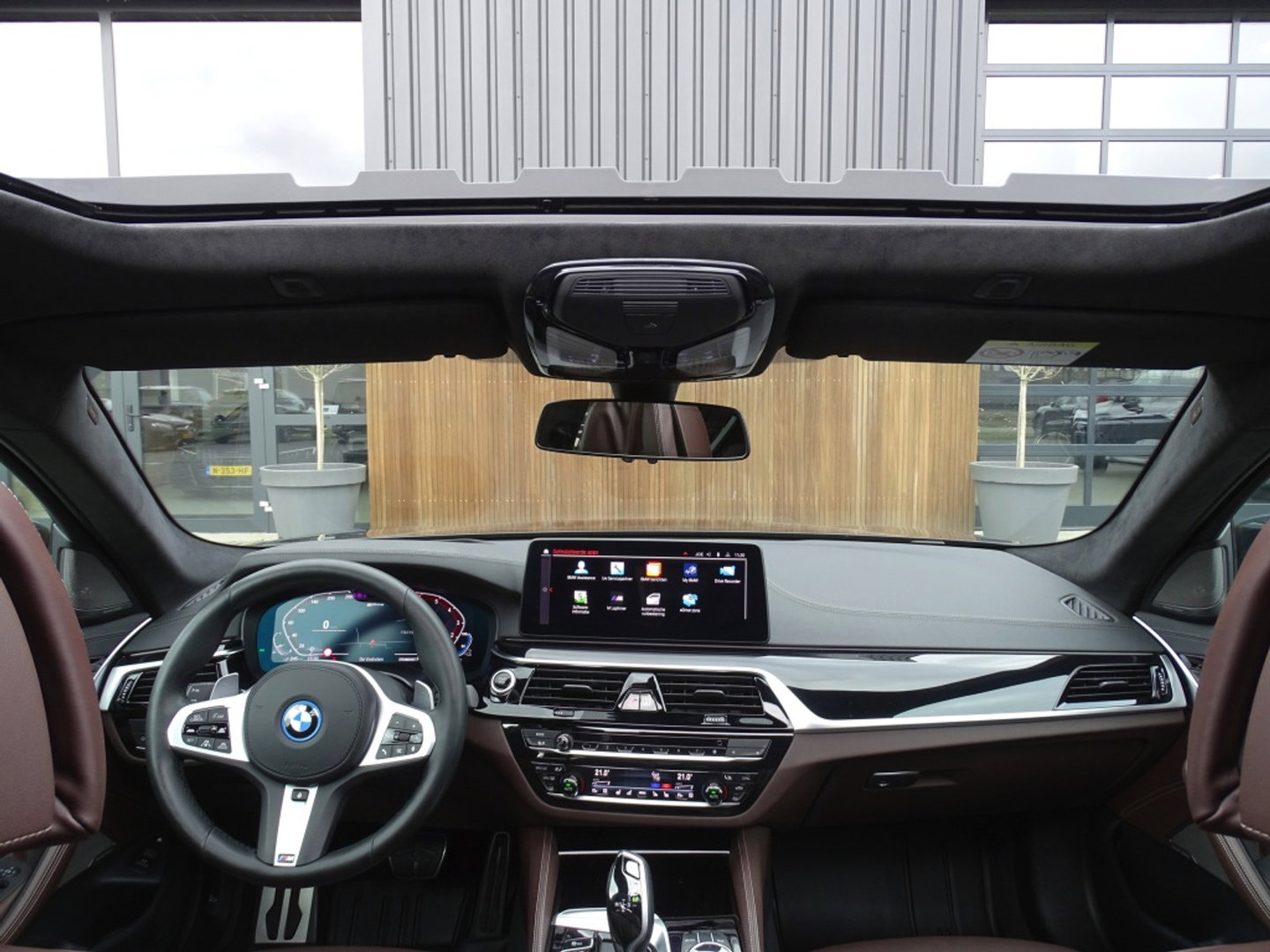 BMW 5 Serie 530e 292PK M-Sport / M- Individual / alcantara / 360° / Laser