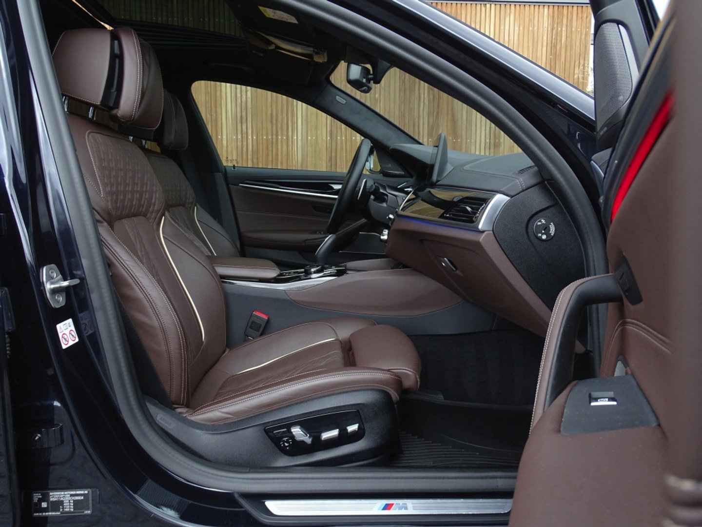 BMW 5 Serie 530e 292PK M-Sport / M- Individual / alcantara / 360° / Laser