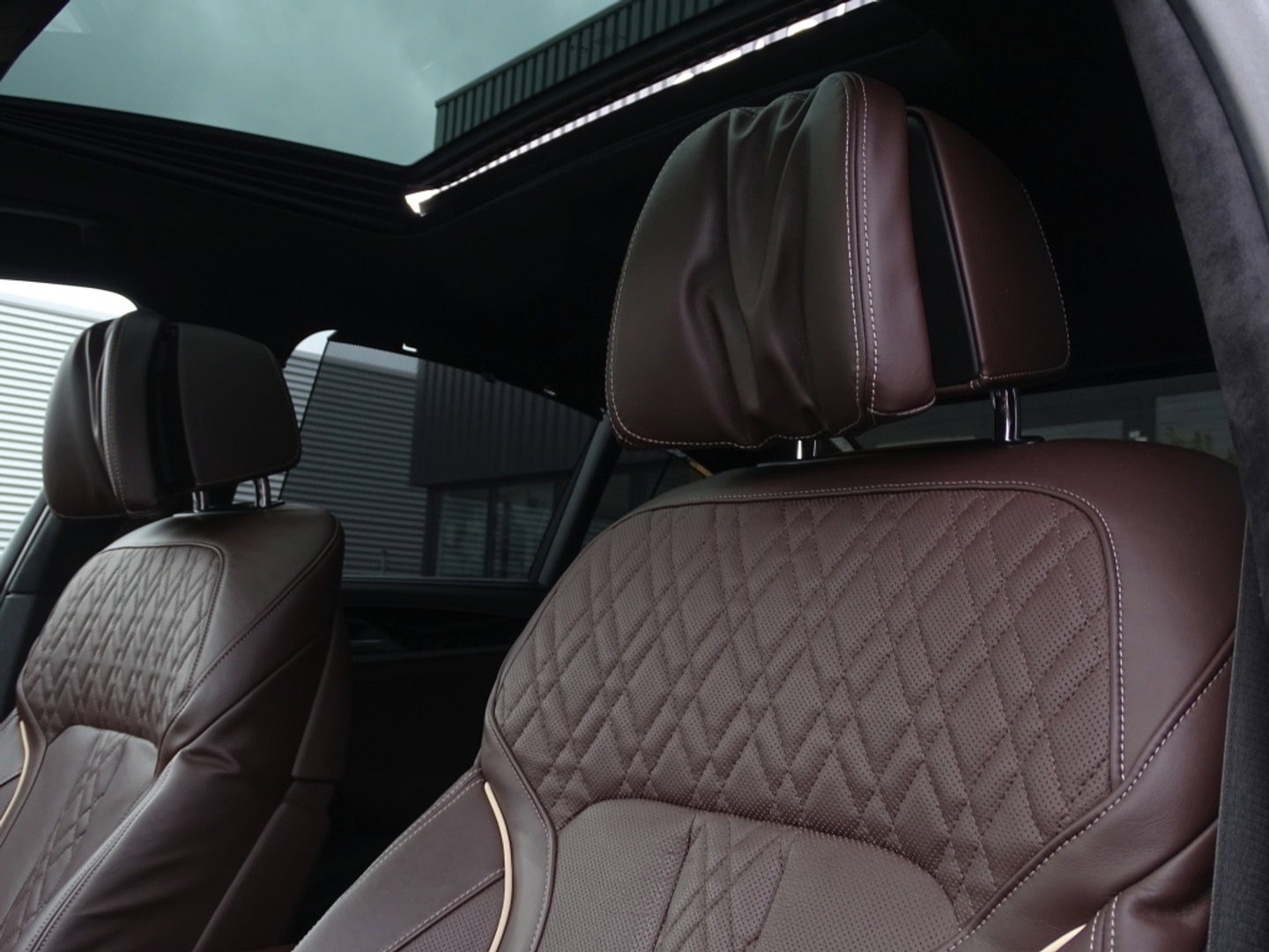 BMW 5 Serie 530e 292PK M-Sport / M- Individual / alcantara / 360° / Laser