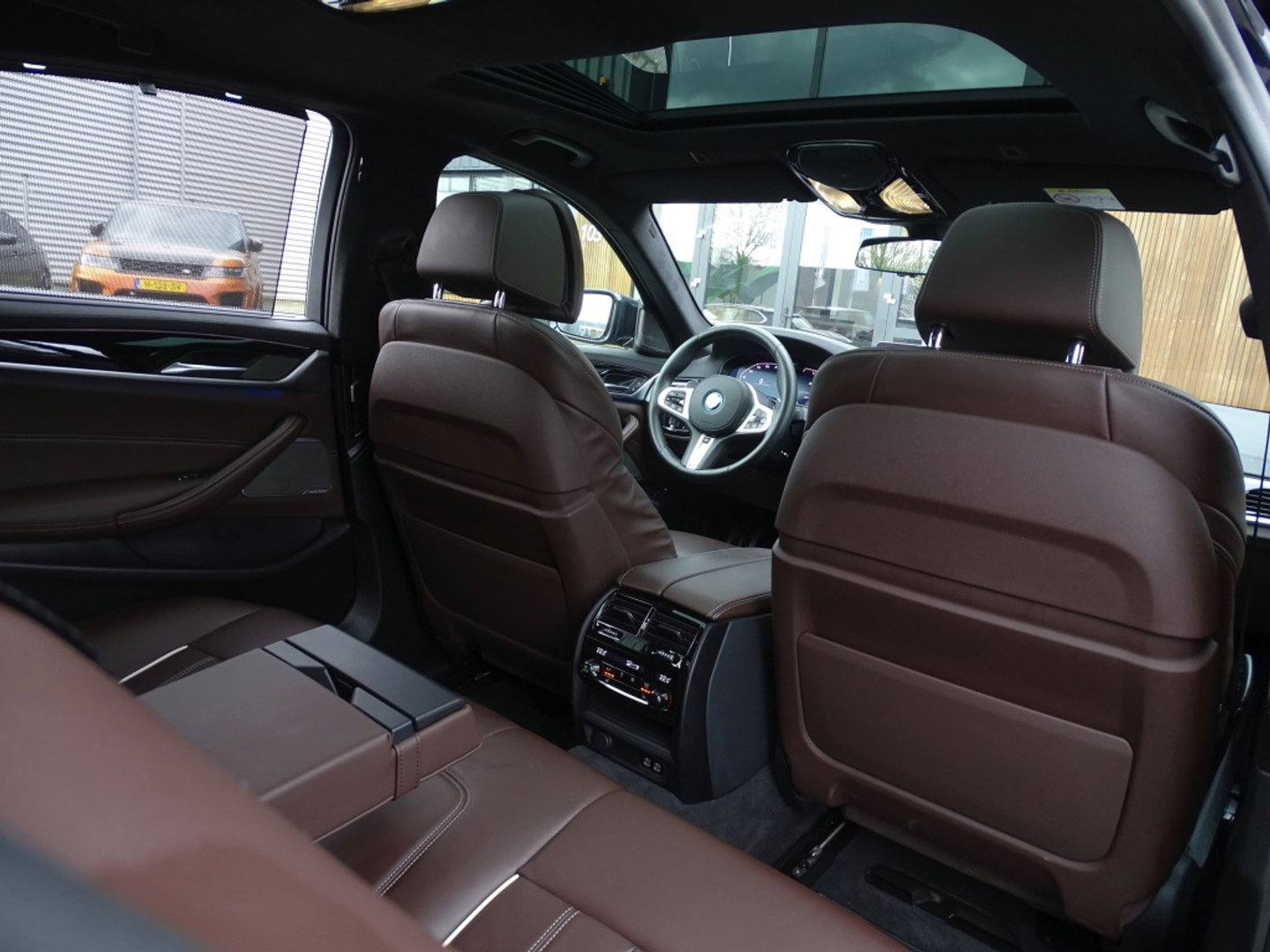 BMW 5 Serie 530e 292PK M-Sport / M- Individual / alcantara / 360° / Laser
