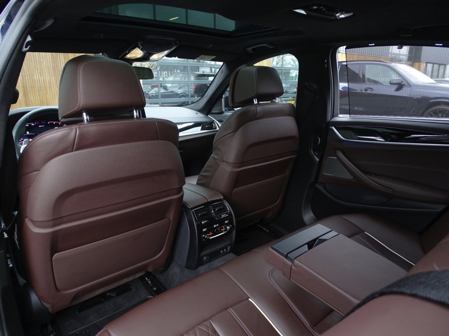 BMW 5 Serie 530e 292PK M-Sport / M- Individual / alcantara / 360° / Laser