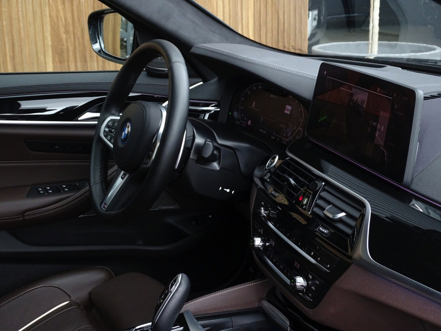 BMW 5 Serie 530e 292PK M-Sport / M- Individual / alcantara / 360° / Laser