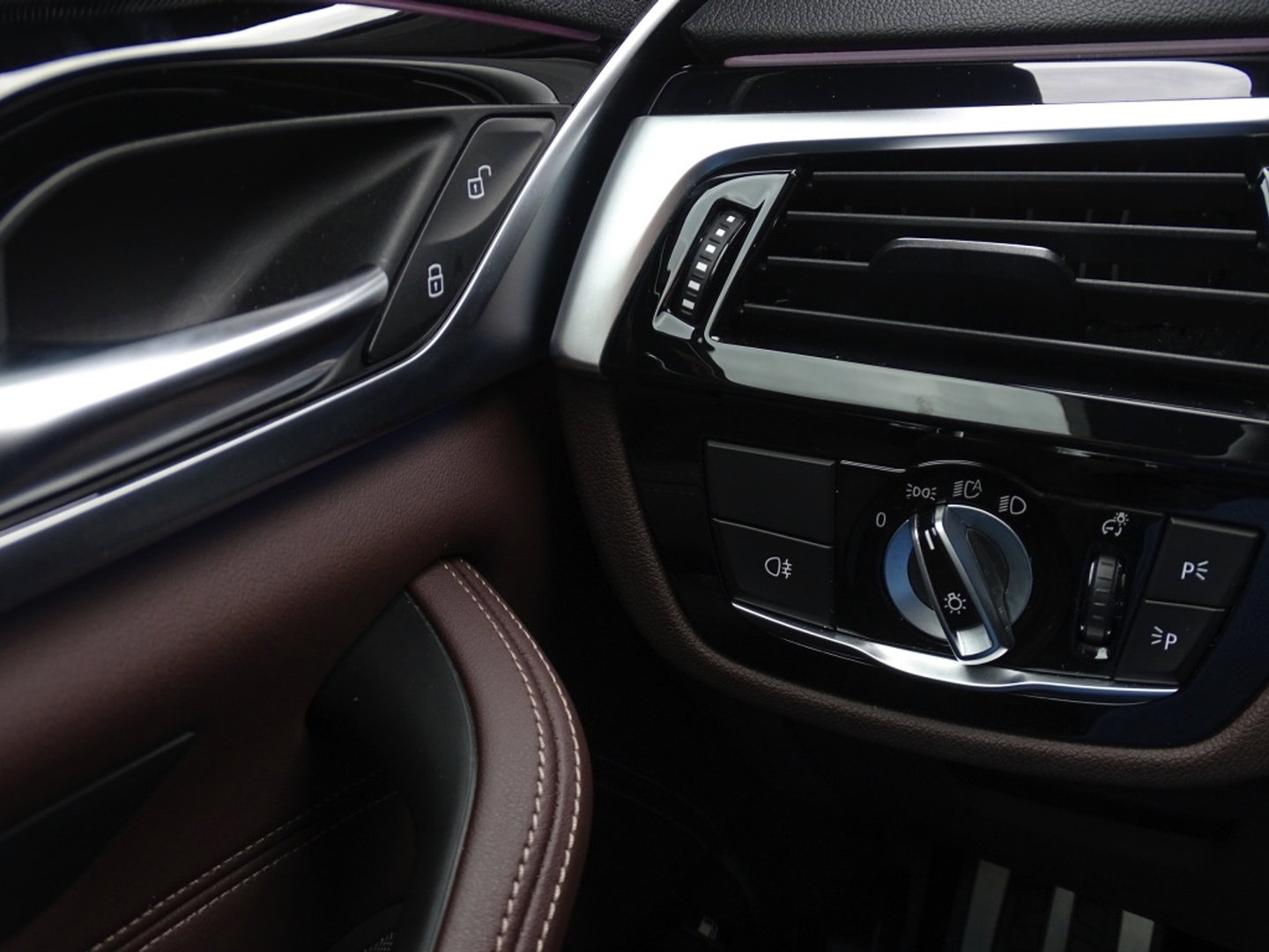 BMW 5 Serie 530e 292PK M-Sport / M- Individual / alcantara / 360° / Laser