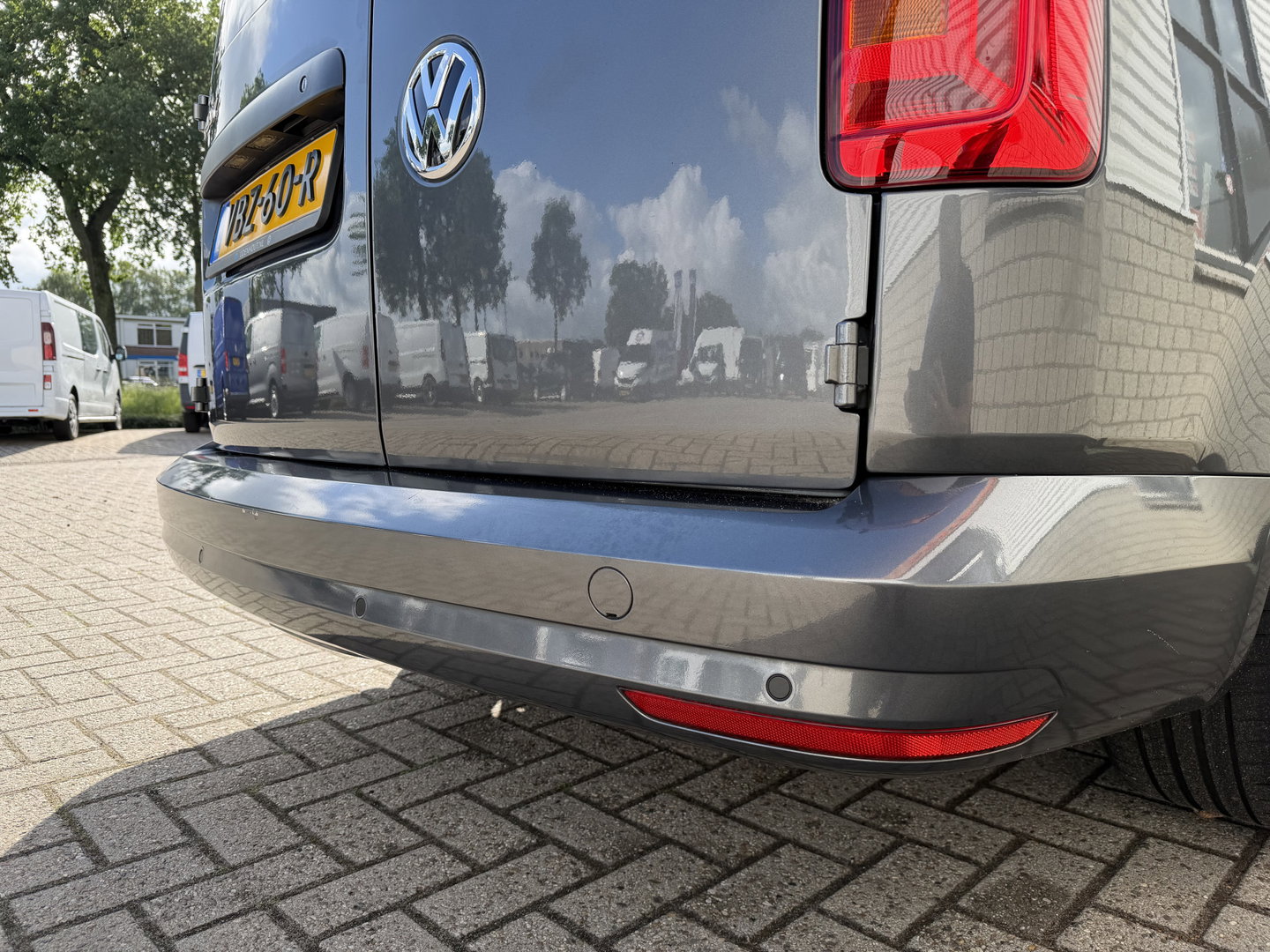 Volkswagen Caddy 2.0 TDI L2H1 BMT Maxi Comfortline / vaste prijs rijklaar € 14.950 ex btw / special edtion! / airco / grijs metallic / navigatie / 18 inch wielen / spoiler / euro 6 / bpm vrij
