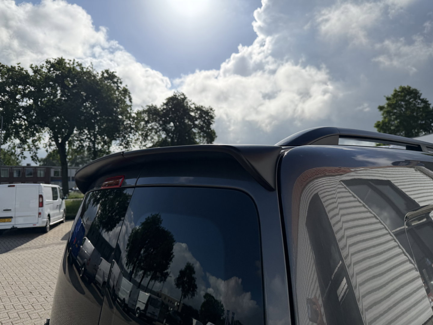 Volkswagen Caddy 2.0 TDI L2H1 BMT Maxi Comfortline / vaste prijs rijklaar € 14.950 ex btw / special edtion! / airco / grijs metallic / navigatie / 18 inch wielen / spoiler / euro 6 / bpm vrij