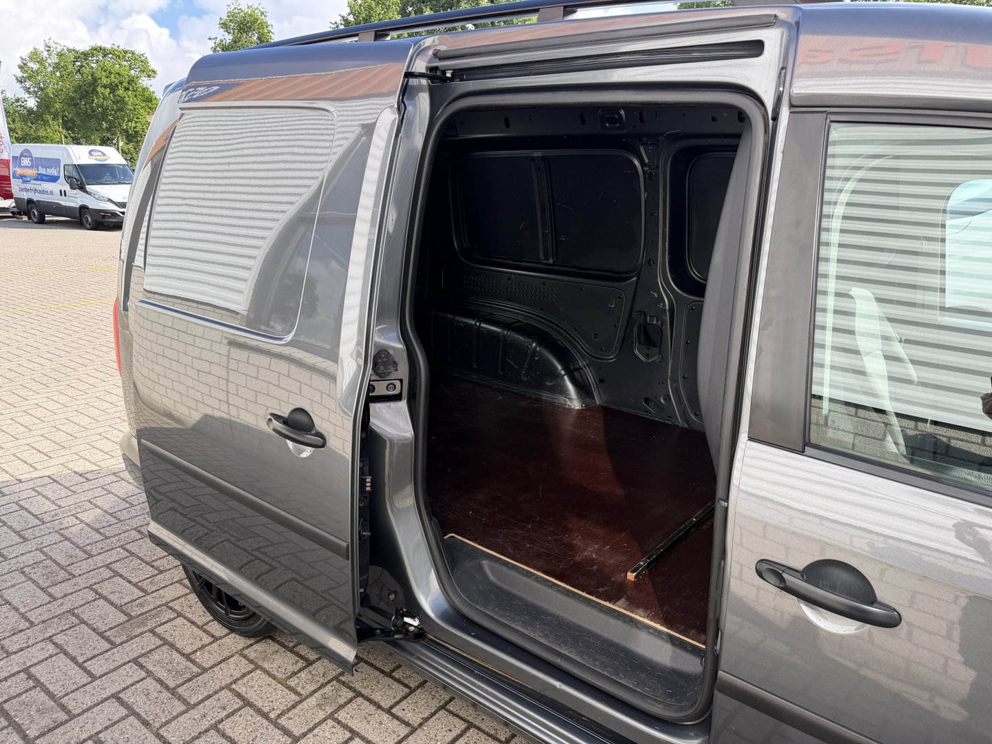 Volkswagen Caddy 2.0 TDI L2H1 BMT Maxi Comfortline / vaste prijs rijklaar € 14.950 ex btw / special edtion! / airco / grijs metallic / navigatie / 18 inch wielen / spoiler / euro 6 / bpm vrij
