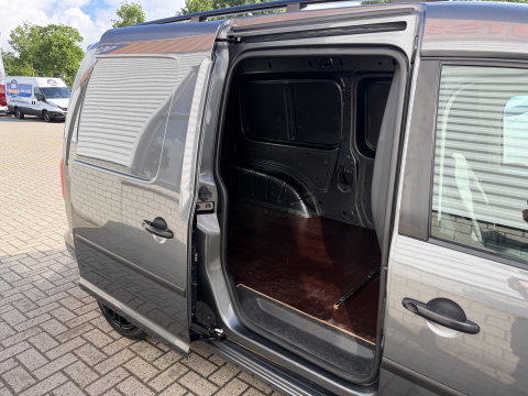 Volkswagen Caddy 2.0 TDI L2H1 BMT Maxi Comfortline / vaste prijs rijklaar € 14.950 ex btw / special edtion! / airco / grijs metallic / navigatie / 18 inch wielen / spoiler / euro 6 / bpm vrij
