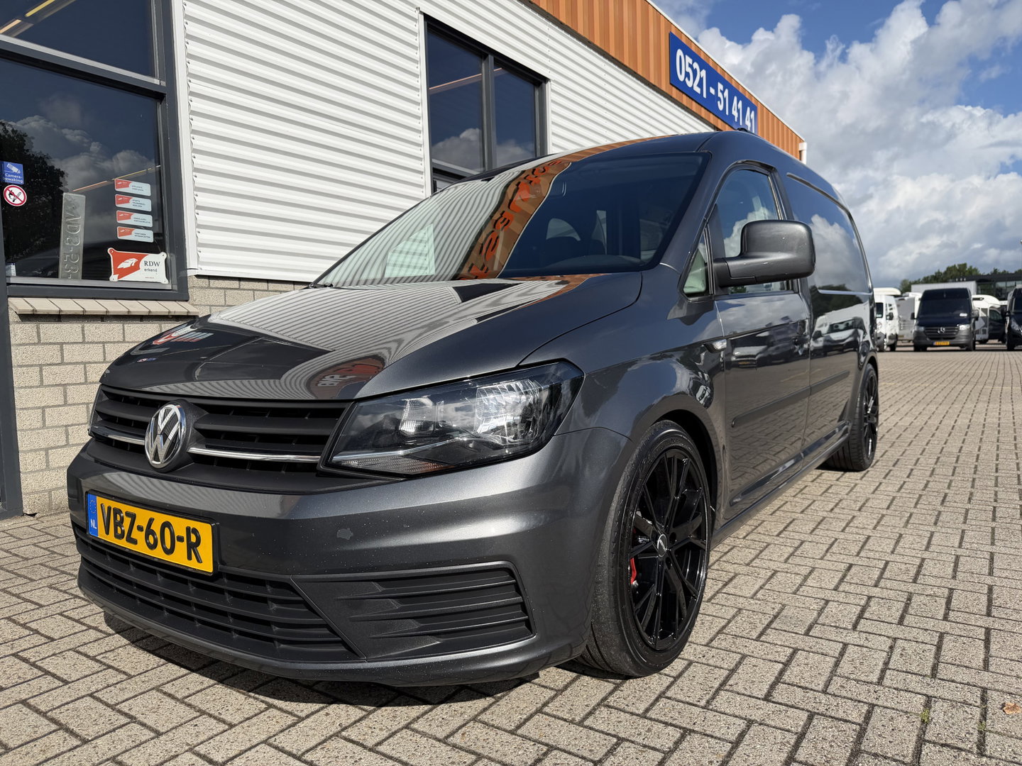 Volkswagen Caddy 2.0 TDI L2H1 BMT Maxi Comfortline / vaste prijs rijklaar € 14.950 ex btw / special edtion! / airco / grijs metallic / navigatie / 18 inch wielen / spoiler / euro 6 / bpm vrij