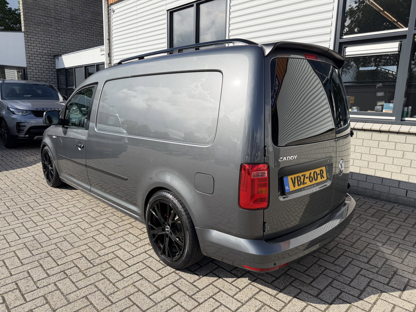 Volkswagen Caddy 2.0 TDI L2H1 BMT Maxi Comfortline / vaste prijs rijklaar € 14.950 ex btw / special edtion! / airco / grijs metallic / navigatie / 18 inch wielen / spoiler / euro 6 / bpm vrij