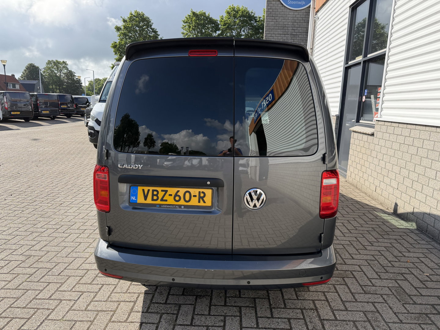 Volkswagen Caddy 2.0 TDI L2H1 BMT Maxi Comfortline / vaste prijs rijklaar € 14.950 ex btw / special edtion! / airco / grijs metallic / navigatie / 18 inch wielen / spoiler / euro 6 / bpm vrij