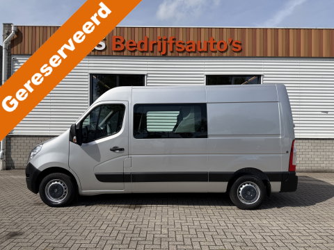 Renault Master T35 2.3 dCi 130pk L2H2 bpm vrij / euro 6 diesel / vaste prijs rijklaar € 19.950 ex btw / DC 7 persoons / zilver metallic / trekhaak 2500 kg / airco / cruise / navigatie
