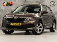 Škoda Kamiq - 1.0 TSI Sport Automaat (APPLE CARPLAY, GROOT NAVI, CLIMATE, STOELVERWARMING, SPORTSTOELEN, PARKEERSENSOREN, GETINT GLAS, NIEUWSTAAT)