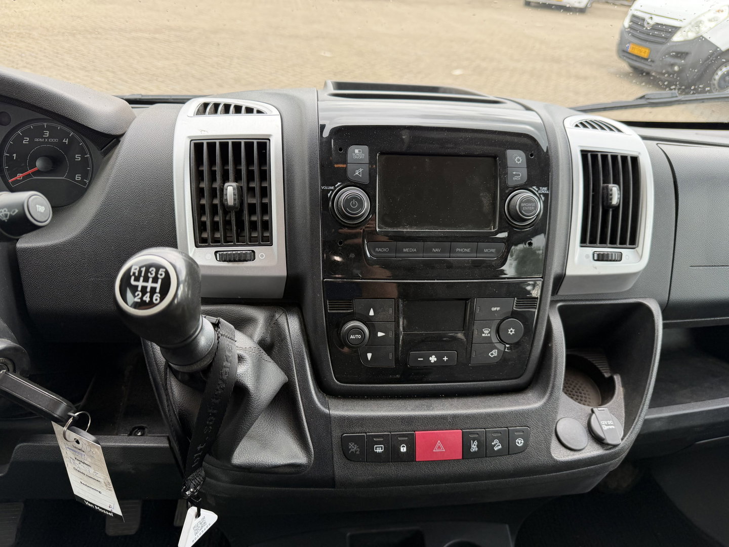 Fiat Ducato Maxi 35H 2.3 MultiJet 140pk L2H1 DC 5 persoons / vaste prijs rijklaar € 20.950 ex btw / cruise en climate control / trekhaak 3000 kg / achteruit rijcamera / euro 6 / bpm vrij
