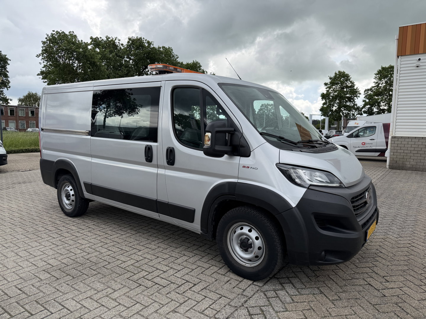 Fiat Ducato Maxi 35H 2.3 MultiJet 140pk L2H1 DC 5 persoons / vaste prijs rijklaar € 20.950 ex btw / cruise en climate control / trekhaak 3000 kg / achteruit rijcamera / euro 6 / bpm vrij