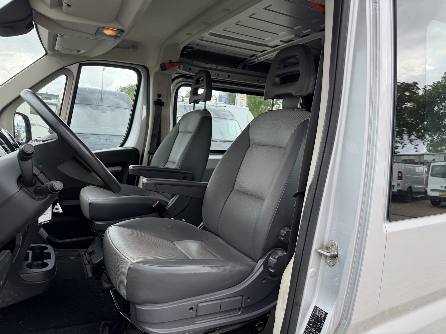 Fiat Ducato Maxi 35H 2.3 MultiJet 140pk L2H1 DC 5 persoons / vaste prijs rijklaar € 20.950 ex btw / cruise en climate control / trekhaak 3000 kg / achteruit rijcamera / euro 6 / bpm vrij